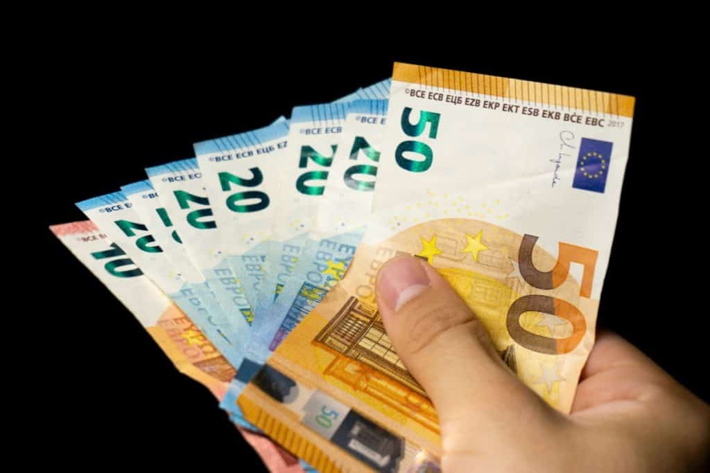 Bankarski trendovi koji će obilježiti naredno desetljeće Bankarski trendovi koji će obilježiti naredno desetljeće