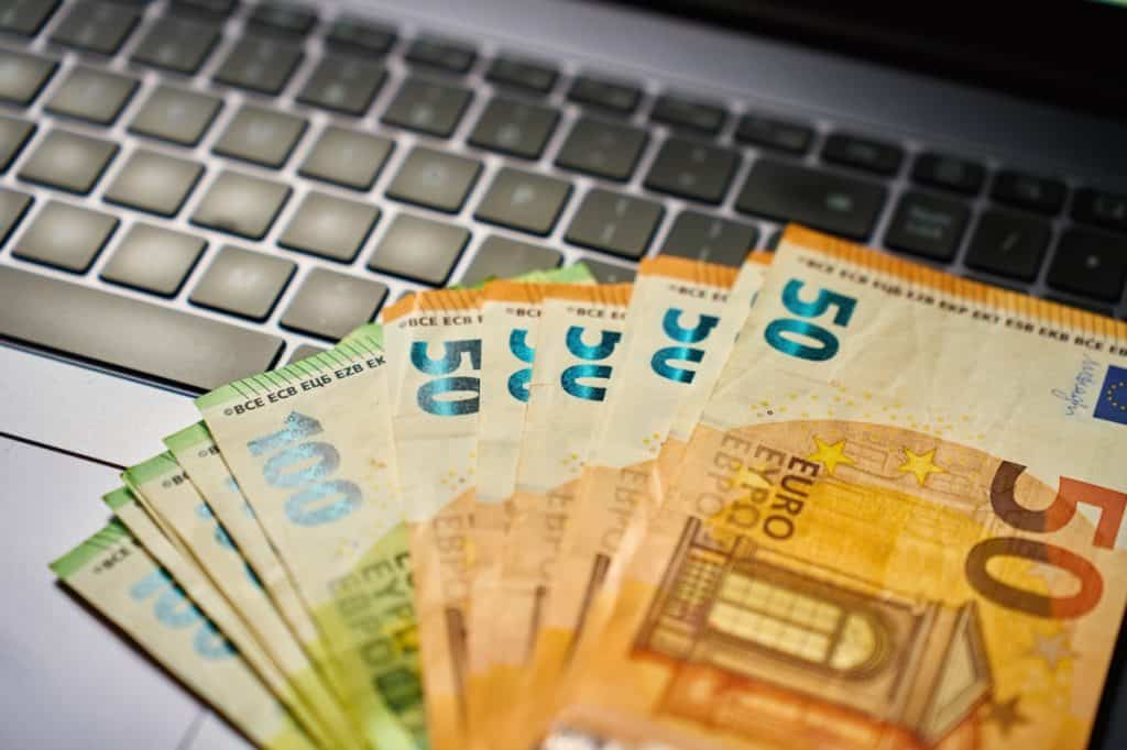 Financijske greške koje treba izbjegavati u dvadesetima Financijske greške koje treba izbjegavati u dvadesetima